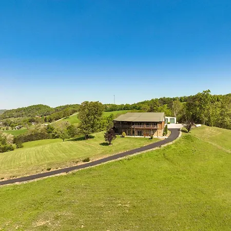 Spacious Tennessee Home With Panoramic Mtn Views!